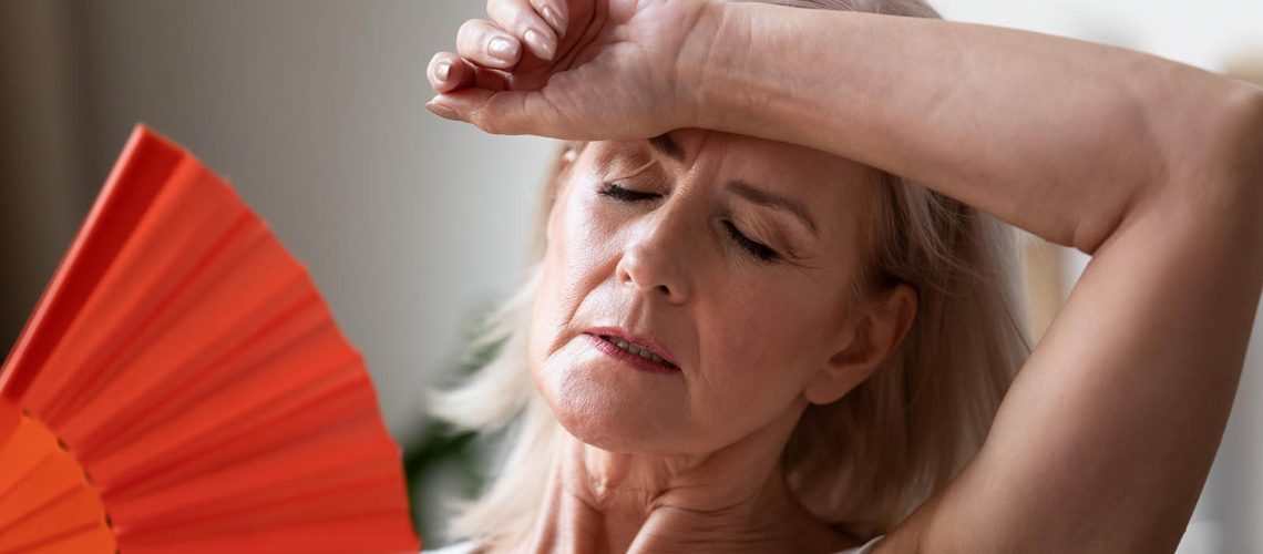 Como identificar los sofocos de la menopausia